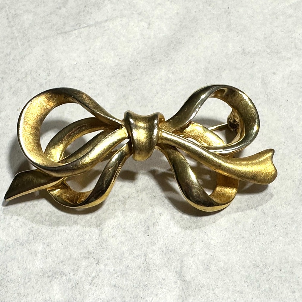 Vintage Signed Jona Ribbon Bow Shaped Brooch Pin Gold Tone Grandma Sweater Pin